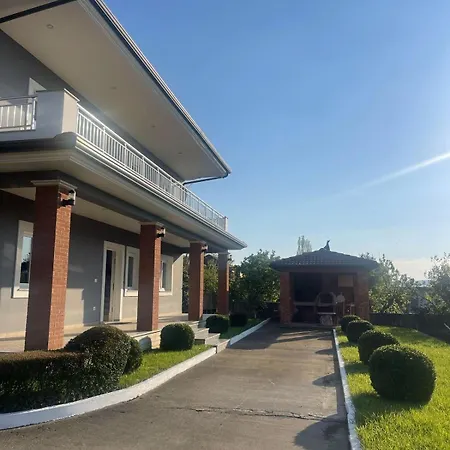 Ejlli Lodge