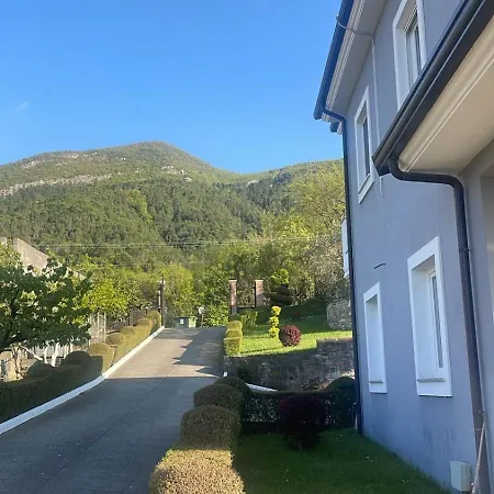 Ejlli Lodge