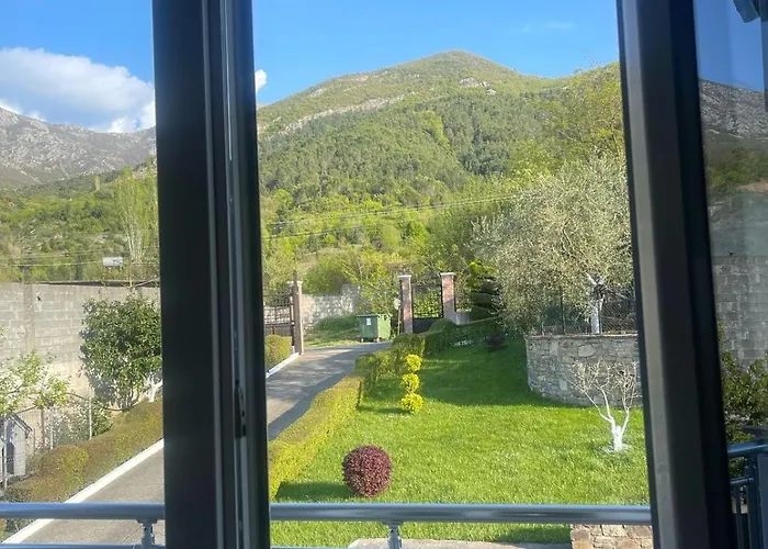 Ejlli 山林小屋 Kalmet